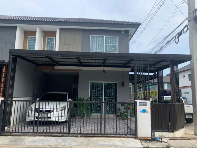 ขาย บ้านทาวน์โฮม ต่อเติมครบทั้งโรงรถและห้องครัว