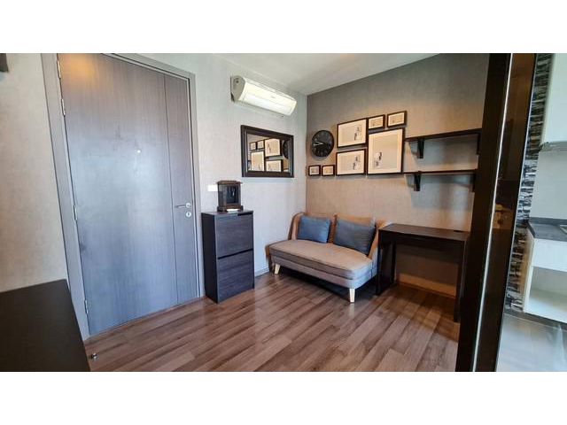 ลดแรงมาก ห้องชั้นบนสุด คอนโด The Base Park West
