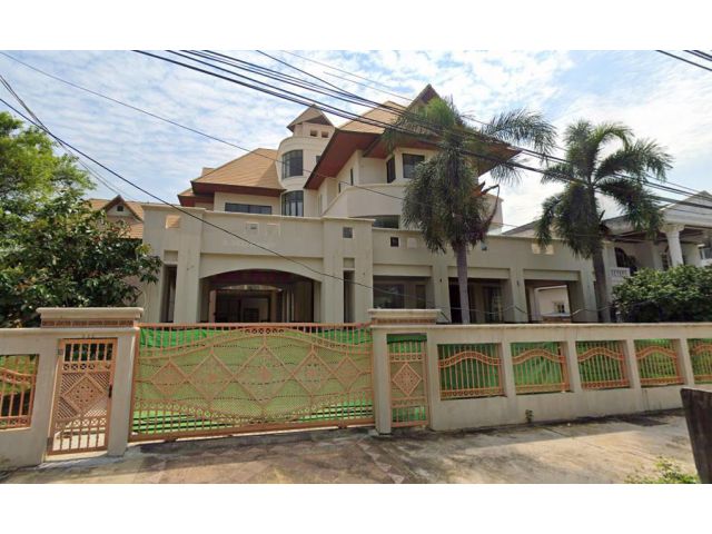 ขายบ้านเดี่ยวหลังใหญ่ ขนาด 300 ตรว ซอยเพชรเกษม 51 เขตบางแค กรุงเทพมหานคร