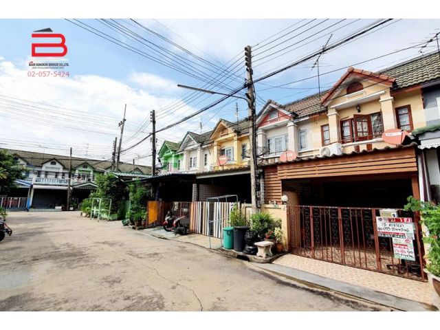 ทาวน์เฮาส์ หมู่บ้าน ไดมอนวิลล์ เนื้อที่ 18 ตรว. ถนนพหลโยธิน อ.ลำลูกกา จ.ปทุมธานี