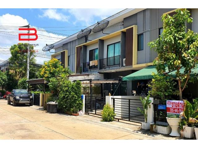 ทาวน์เฮาส์ หมู่บ้าน เดอะคอนเนค สุวรรณภูมิ 2 เนื้อที่ 18 ตรว. ถนนบางนา-ตราด อ.บางพลี จ.สมุทรปราการ