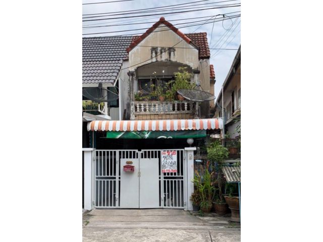 ขายทาวน์เฮ้าส์ 2ชั้น  โชคชัย 4 ซอย 50แยก2