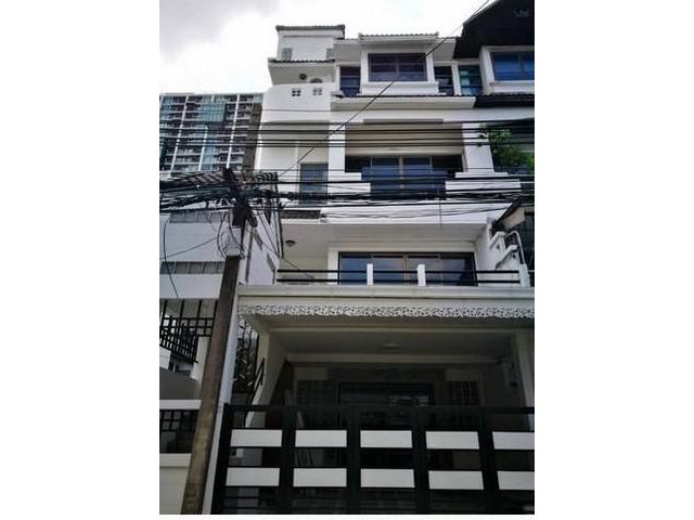 ให้เช่าทาวน์โฮม 4ชั้น สุขุมวิทซอย39
