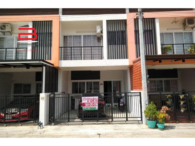 ทาวน์โฮม หมู่บ้าน ภูมิสิริ เรียลเอสเตท 2 เนื้อที่ 18.7 ตรว. ถนนเลียบทางรถไฟ อำเภอบางปะอิน จ.อยุธยา