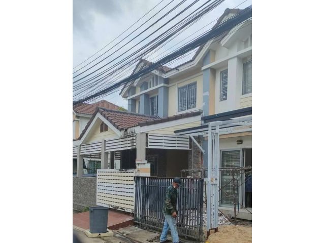 บ้านอยู่ในระหว่างปรับปรุงค่ะ ขายทาวน์เฮาส์ 2 ชั้น #หมู่บ้านพฤกษา49 หลังตลาดบางใหญ่ มีมอเตอร์ไซค์รับจ้าง รถสองแถวผ่าน