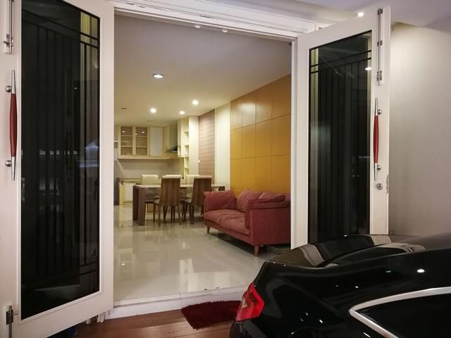ทาวเฮ้าส์ 4 ชั้น หมู่บ้านกลางกรุงบริทติช ทาวน์