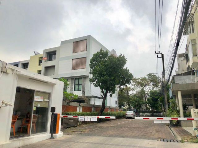 ขายทาวน์โฮม หมู่บ้านโฮมเพลส สุขุมวิท71