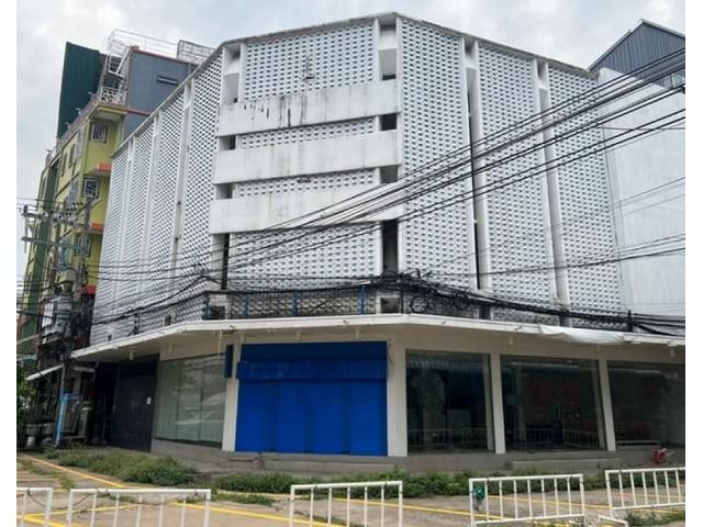 ให้เช่า อาคาร 3ชั้น มีดาดฟ้า หลังมุม ถนนพระราม4