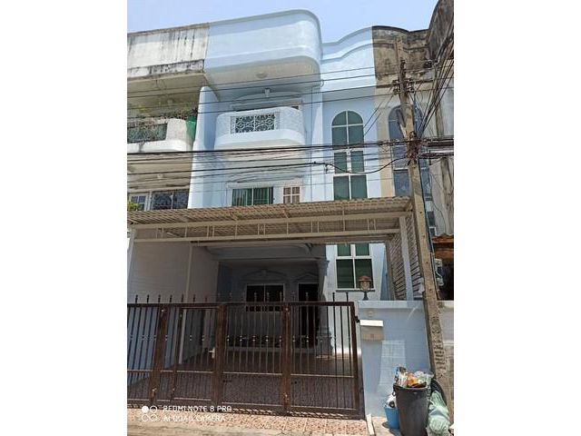 ให้เช่าทาวน์โฮม 3 ชั้น 4 ห้องนอน ใกล้เลียบด่วน