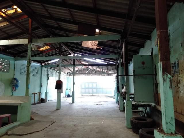 ขายที่ดินพร้อมโกดัง ถนนโชคชัย 4 ซอย 36 แยก2