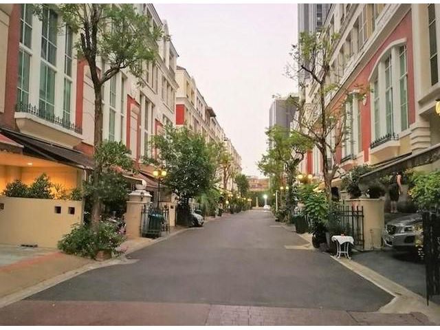 ขายบ้านกลางกรุงบริทติช ทาวน์ ทองหล่อ
