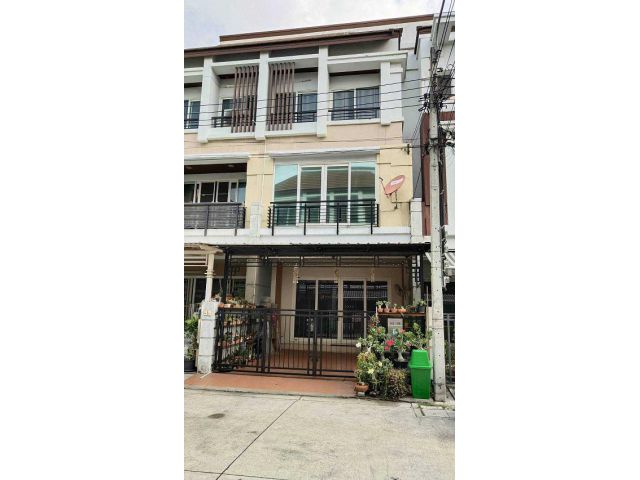 ขายทาวน์เฮ้าส์ 3 ชั้น บ้านกลางเมือง เออร์บาเนี่ยน พระราม 9- ลาดพร้าว แขวงวังทองหลาง เขตวังทองหลาง กรุงเทพฯ