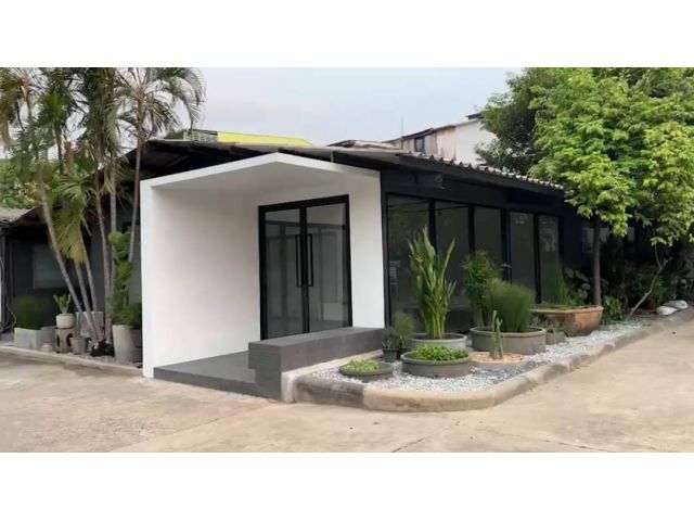 สำนักงานอยู่หน้าสถานี BTS สำโรง จอดรถได้ 3 คัน
