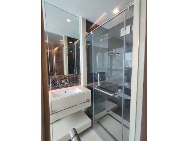 ขาย คอนโดลุมพินี สวีท ปิ่นเกล้า (Lumpini Suite Pinklao)  ติดกับห้างพาต้าเยื้องๆ  healt Land เนื้อที่ 36.4 ตรม วิวสระว่า
