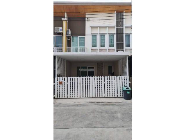 ให้เช่าบ้านทาวน์โฮม 2 ชั้นบ้านหลังมุม โครงการโกลเด้น ทาวน์ บางนา-กิ่งแก้ว บางพลี สุมทรปราการ
