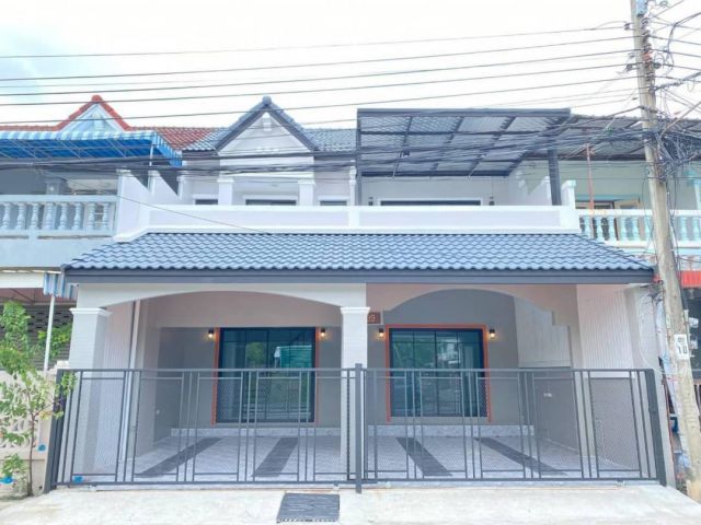 ทาวน์เฮ้าส์ 2 ชั้นขนาดใหญ่ มีพื้นที่เยอะ 5 ห้องนอน #หมู่บ้านอุบลชาติ ต่อเติมระเบียงด้านหน้ากว้างมาก โรงจอดรถเต็มพื้นที่