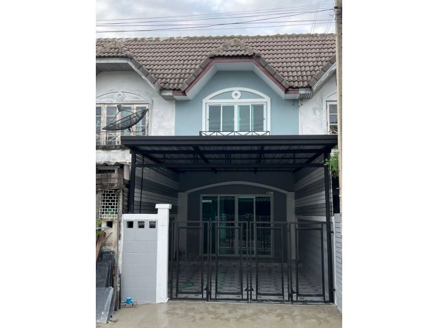ขายทาวน์เฮ้าส์ 2 ชั้น #หมู่บ้านมนวดี รีโนเวทสวย มีระเบียงด้านหน้า ราคาถูก มีรถประจำทางผ่านหน้าหมู่บ้านอยู่ในแหล่งชุมชน