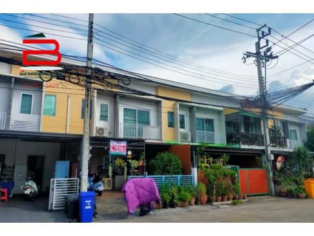 ทาวน์เฮาส์ หมู่บ้าน เดอะคอนเนค รามอินทรา-มีนบุรี เนื้อที่ 22 ตรว. ถนนสุวินทวงศ์ เขตมีนบุรี