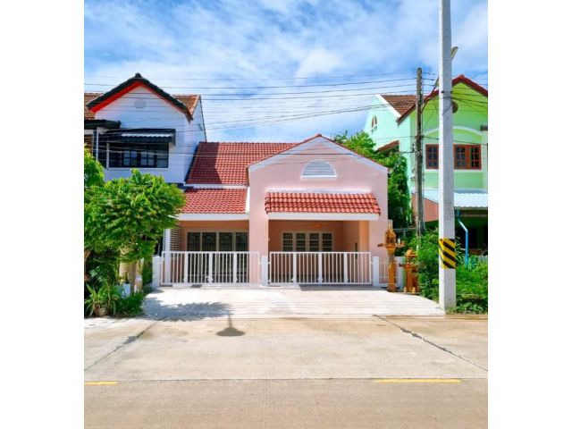 หมู่บ้าน การ์เด้น โฮม ใกล้ สนามกีฬาจังหวัดระยอง ติดถนน กว้างขวาง 4 เลน ค้าขายได้ ผ่อน 6000