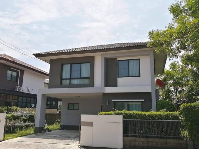 ขายบ้านในโครงการ​   #หมู่บ้านวรารมย์ พรีเมี่ยม แก้วนวรัฐ (Q house) (แยกท่ารั้ว)  บ้านเดี่ยว​ 2 ชั้น​  3 ห้องนอน​ 3  ห้อง