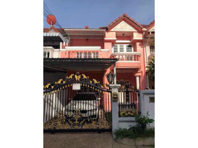 ให้เช่าทาวน์เฮาส์ 2 ชั้นครึ่ง หมู่บ้านพรไพลิน 2 ซอย ลาดพร้าว 41/1 ถนนลาดพร้าว ห้วยขวาง สามเสนนอก