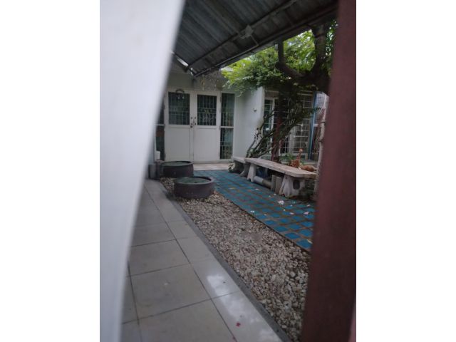 Selling a single-storey old house, good location not far from Sky Train ,BTS  Prawet.