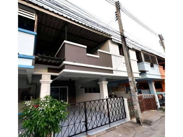 ขายด่วน ทาวน์โฮม 2 ชั้น รีโนเวทใหม่ สวยน่าอยู่ ซอยสดใส ใกล้ ม.บูรพา บางแสน ชลบุรี