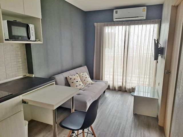 ให้เช่าคอนโดริชพาร์ค ทริปเปิล สเตชั่น ศรีนครินทร์ 28 ตรม วิวสระ 9,000 บาท 0949263629