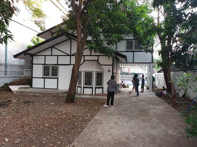 ให้แจ้งรหัส KRE-Z2-0016 ขายที่ดินพร้อมบ้าน ใกล้สถานีรถไฟฟ้า ซอยท่านผู้หญิง 7 ตำบลเทพารักษ์ อำเภอเมืองสมุทรปราการ