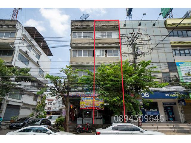 ขายตึก ติดถนนเสนานิคม 1 ปากซอย 11   16 ตร.วา