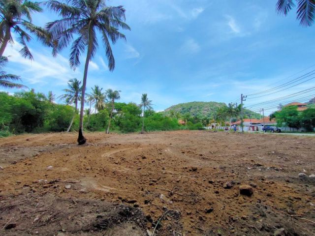 ขายที่ดิน 1-1-56 ไร่ ใกล้ถนนหลักที่สำคัญ - เพียง 1.8 กม. สู่หาดทรายน้อยที่สวยงาม!