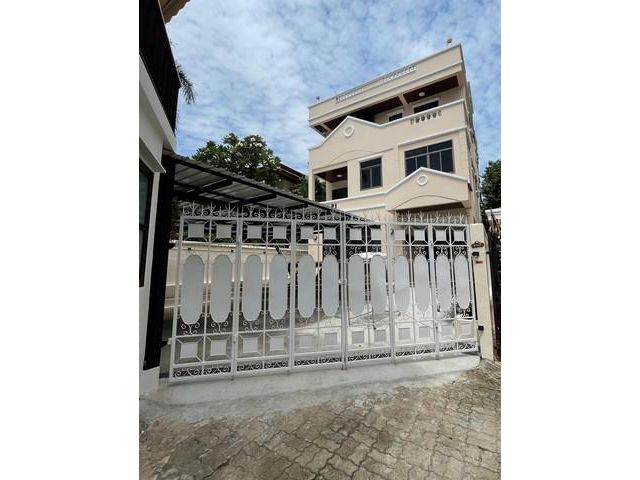 บ้านเดี่ยว 3ชั้น เพิ่งรีโนเวทใหม่ ซอยสุขุมวิท 4