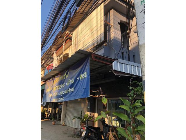 ขายบ้านทาวน์โฮม 3ชั้น มีชั้นดาดฟ้า ขายพร้อมกิจการซักรีด อำเภอแม่ริม เชียงใหม่ โทร 081 429 6924