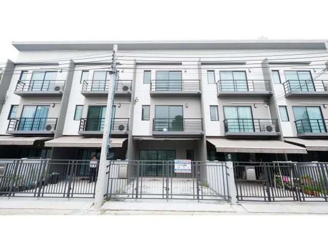 ขายบ้านกลางเมือง ปิ่นเกล้า-จรัญสนิทวงศ์ ใกล้ทางด่วนศรีรัช ราคาถูกที่สุดในโครงการ