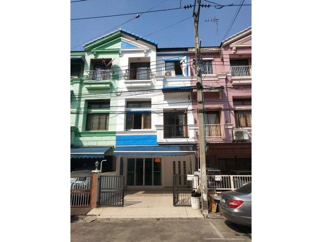ให้เช่าทาวน์โฮม3ชั้นหมู่บ้านกลางเมือง เหม่งจ๋าย