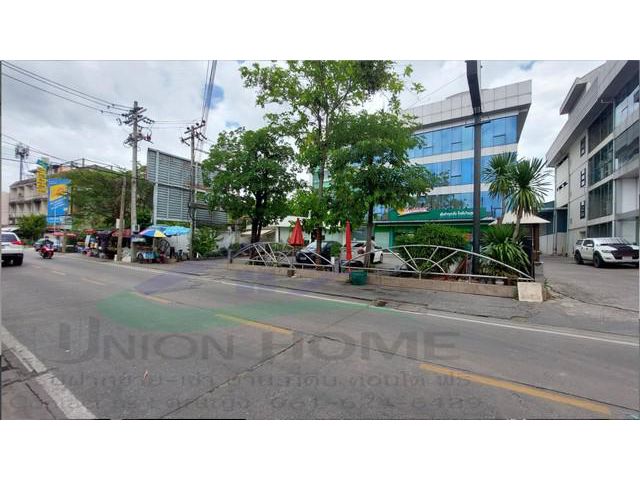 ให้เช่าโชว์รูมและสำนักงาน 4 ชั้น  ทำเล พัฒนาการ20