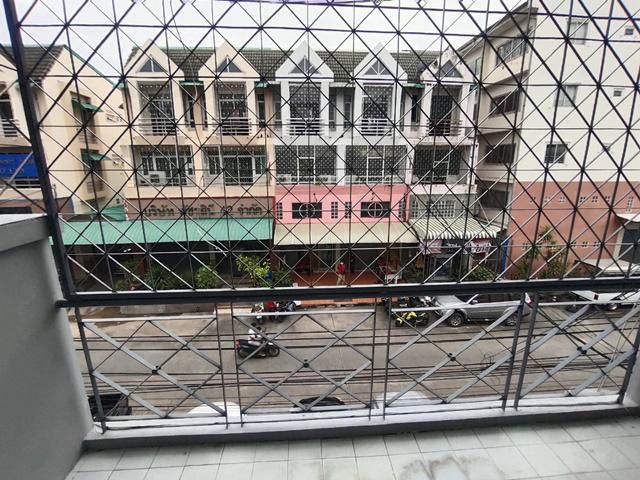 ตลาดมีนบุรี 8นอน เศรษฐบุตรบำเพ็ญ รามคำแหง174-180