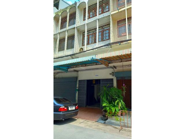 3นอน 20ตรว. สตรีวารนาถ พหลโยธิน18-24 3.5ชั้น