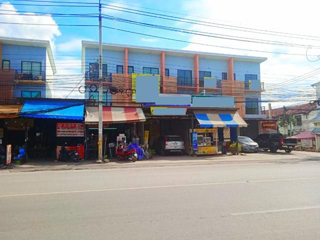 ถ.บ้านกล้วย- ไทรน้อย 2คูหาติดกัน 6นอน รร.สารสาสน์