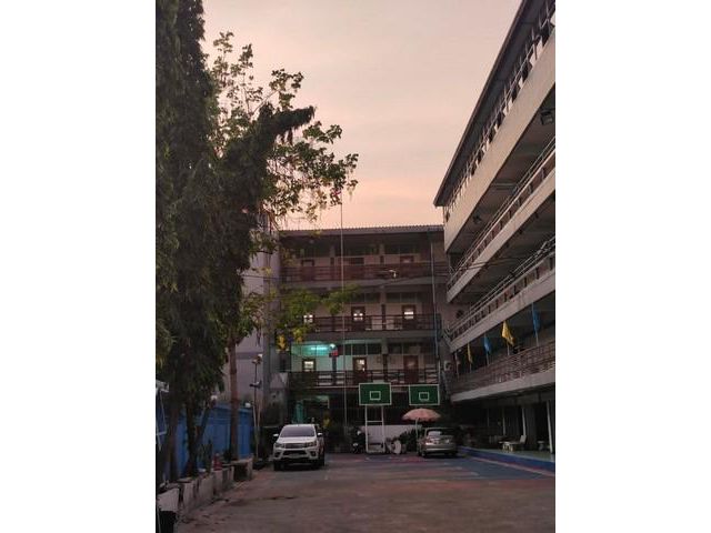 อาคาร 2หลัง 4เเละ5 ชั้นบนที่ดิน 1ไร่ ถนนเพชรเกษม
