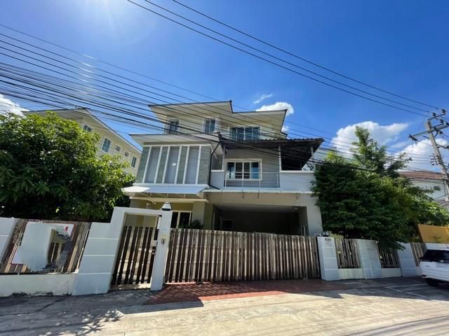 ให้เช่าบ้านเดี่ยว3ชั้น หมู่บ้านซื่อตรงแกรนด์โฮม เกษตร-รัชโยธิน เดินทางสะดวก เหมาะสำหรับการทำเป็น Home office
