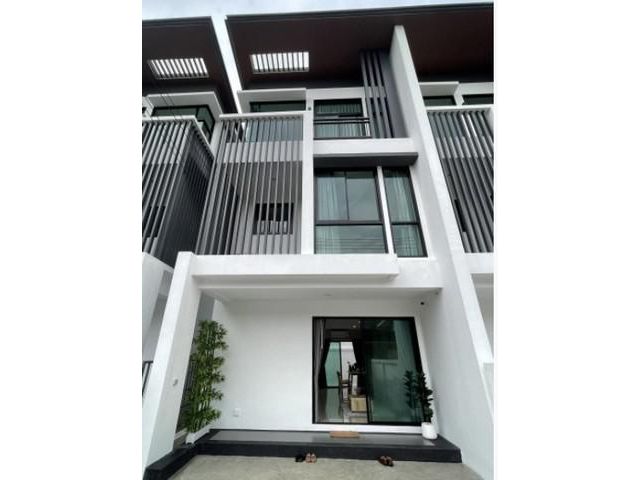 ให้เช่าทาวน์โฮม 3ชั้น โชคชัย 4 ซอย24