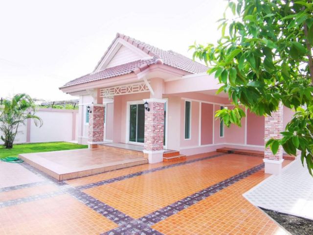 ขายบ้านเดี่ยว​ 103​ ตรว.​ ​หลังมุม เยื้อที่เยอะ รีโนเวทใหม่สวยกริบ ราคาสุดคุ้ม ใกล้เจปาร์ค ศรีราชา