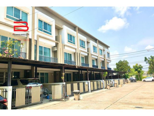 ทาวน์โฮม หมู่บ้าน ลุมพินี ทาวน์ เพลส เนื้อที่ 19.4 ตรว. ถนนพหลโยธิน เขตจตุจักร