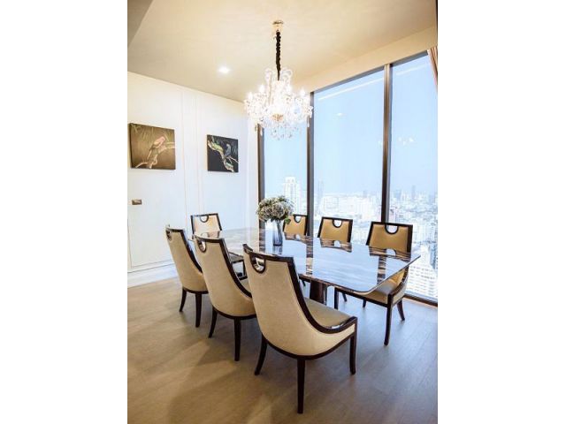 ขายคอนโดหรู พร้อมผู้เช่า Celes Asoke Penthouse  เนื้อที่ใช้สอย 134 ตรม ตกแต่งสไตล์ Modern Classic , 3 ห้องนอน 3 ห้องน้ำ