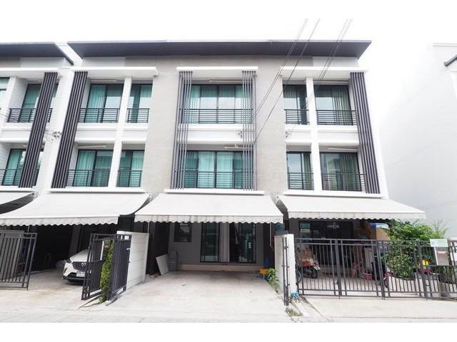 ให้เช่าและขาย ทาวน์โฮม3ชั้นเนื้อที่ 18 ตารางวา บ้านกลางเมืองพระราม 9-รามคำแหงอนุญาตให้เลี้ยงสัตว์ได้สามารถทำออฟฟิศจดทะเ