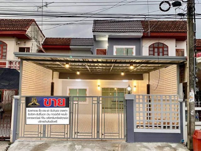 บ้านแฝด 2 ชั้น #หมู่บ้านบัวทอง1 มีบริเวณนั่งเล่นหน้าบ้าน ระเบียงหลังบ้าน ห้องโถงกั้นเป็นสัดส่วน แยกลานสักล้างเป็นสัดส่วน