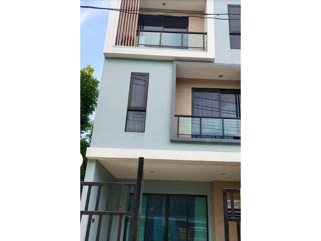 ให้เช่าทาวน์โฮม 3 ชั้น ชญาดา แอดเวิร์ด บางนา