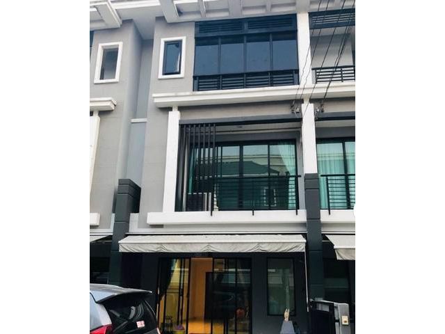 ให้เช่าทาวน์โฮม3ชั้น บ้านกลางเมือง สุขสวัสดิ์
