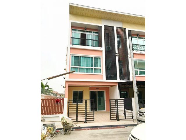 36ตรว. 220ตรม. PTT นานาชาติฮาร์โรว์ หัวมุม3ชั้น